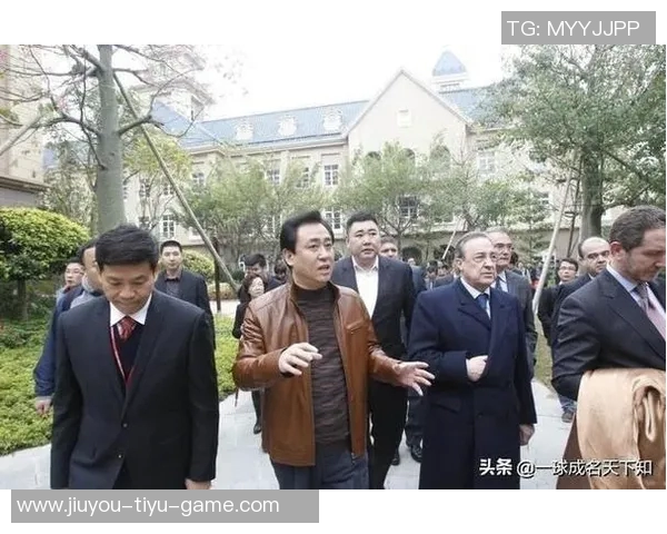 荣耀见证绿茵传奇汇聚球迷与球星情怀的签名足球纪念展